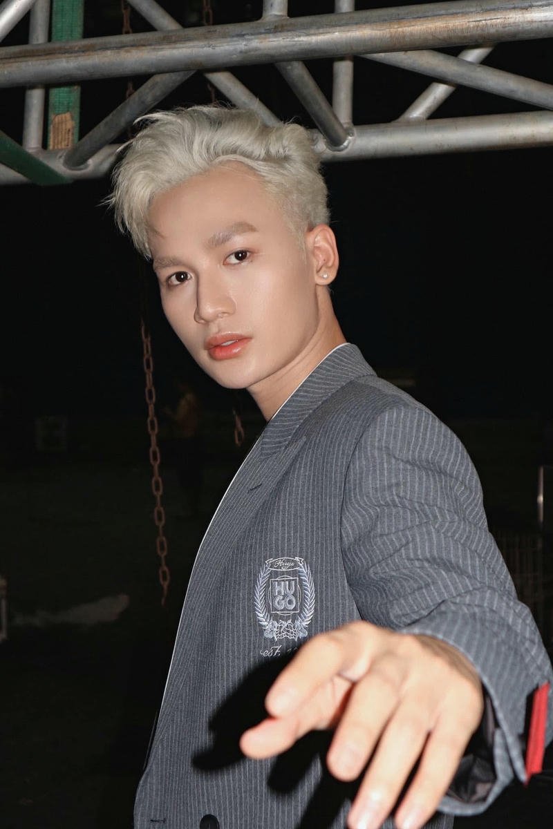 Ảnh Ali Hoàng Dương đẹp trai với kiểu tóc mới