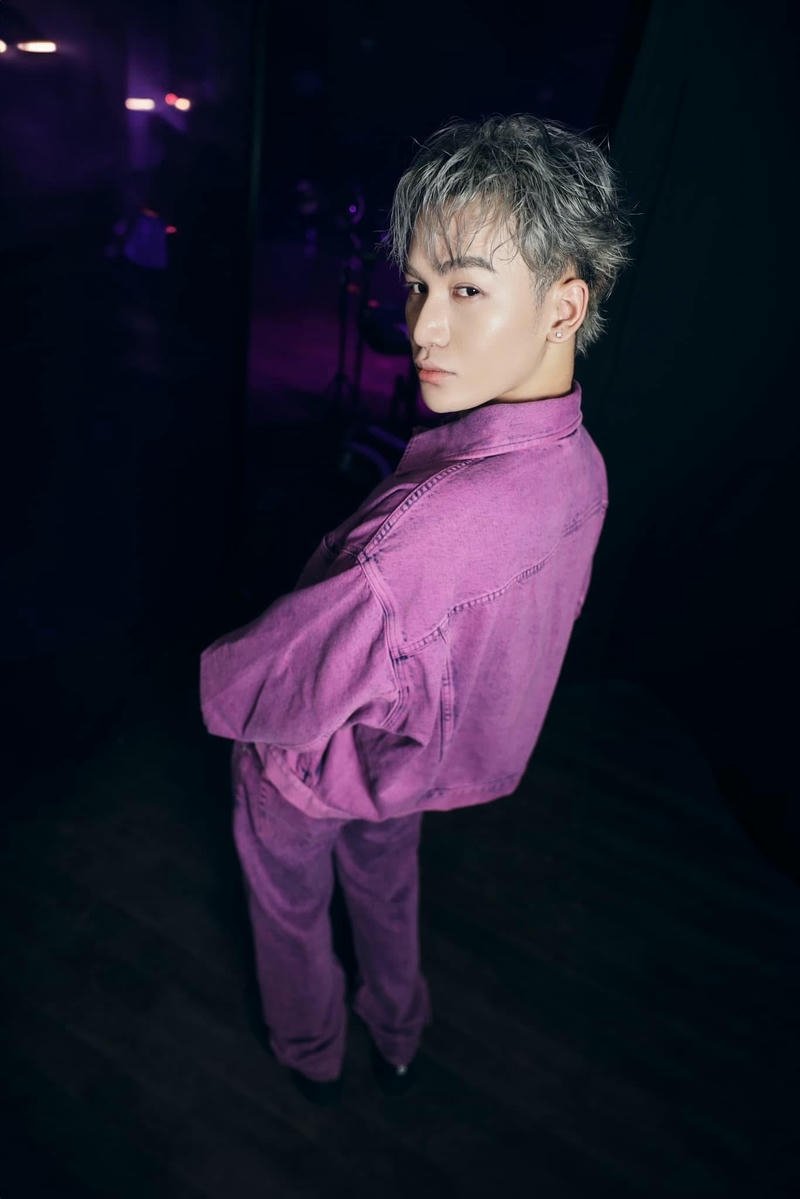 Ảnh Ali Hoàng Dương ngầu trong outfit thời trang