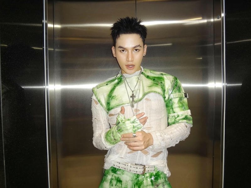 Ảnh Ali Hoàng Dương ngầu với ánh nhìn mạnh mẽ