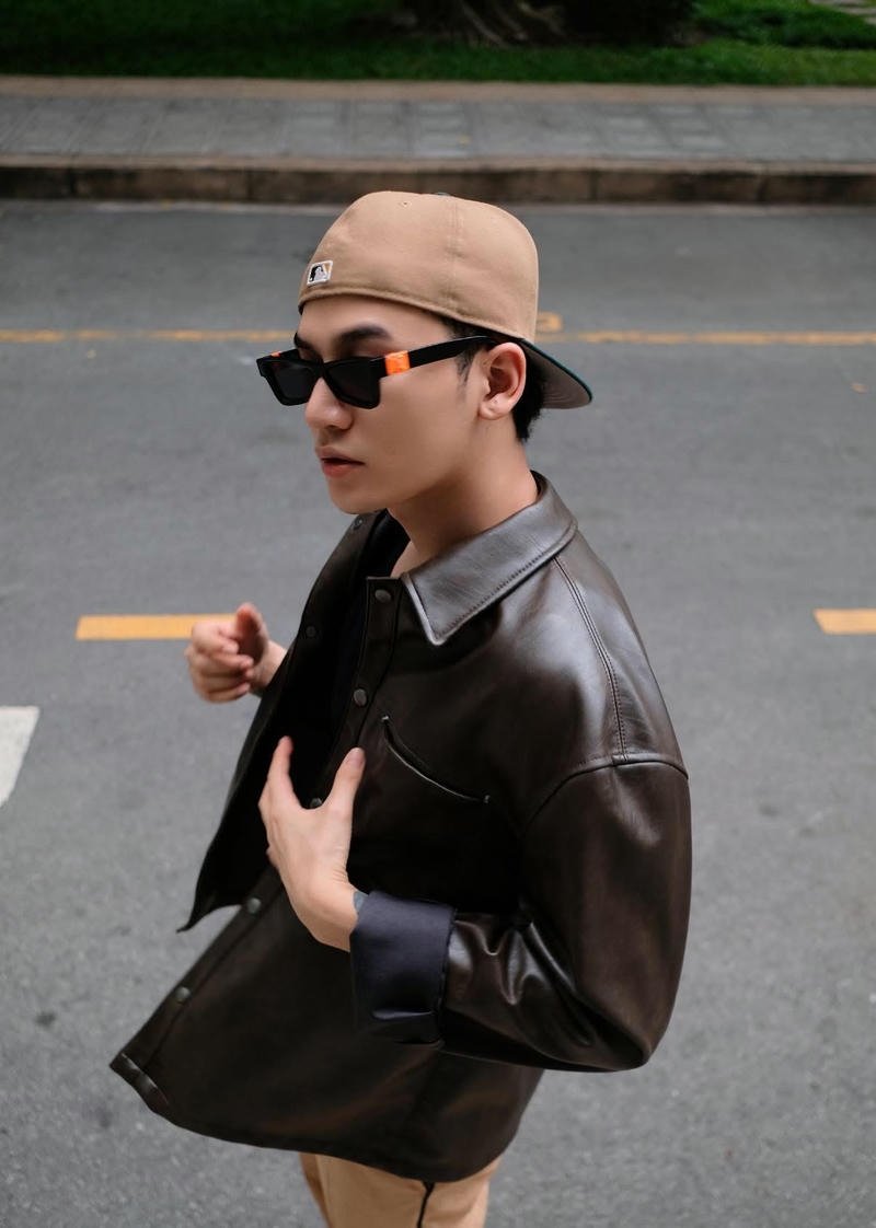 Ảnh Ali Hoàng Dương phong cách năng động cá tính