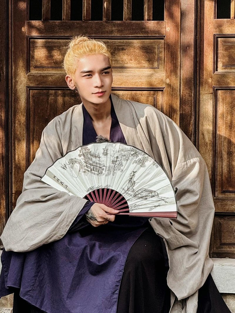 Ảnh BB Trần đẹp trai phong cách nhẹ nhàng