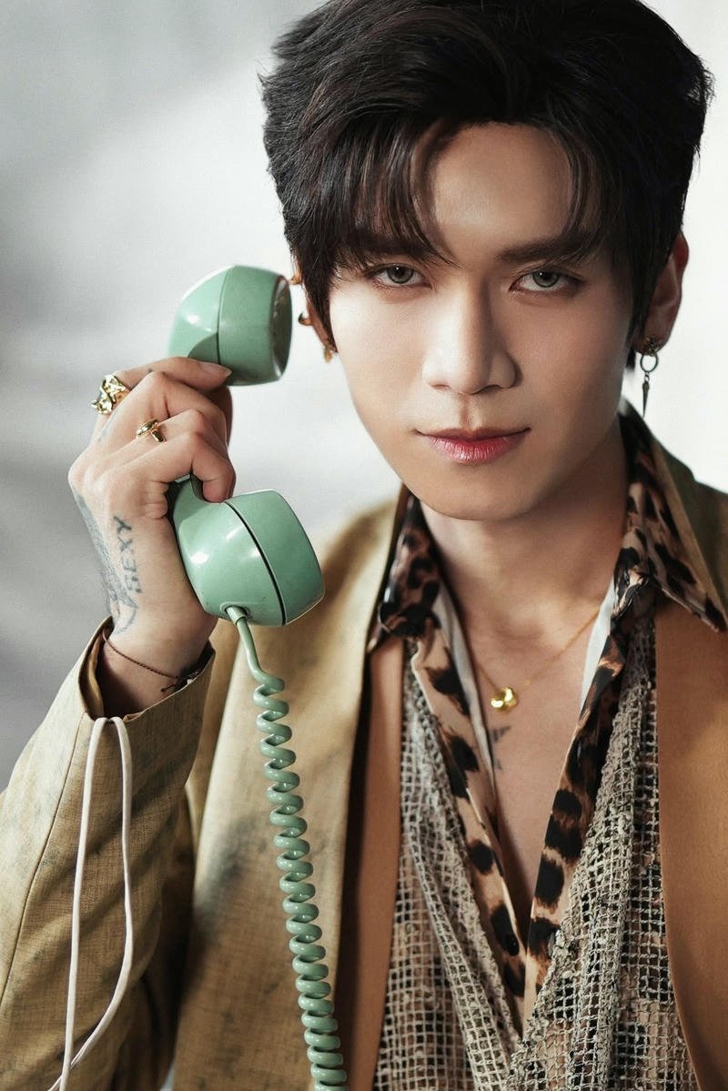 Ảnh BB Trần với ánh nhìn sâu đầy cảm xúc