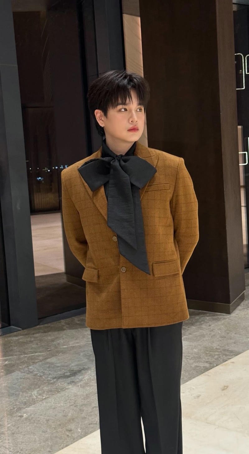 Ảnh Nguyễn Trần Trung Quân đẹp trai phong thái nhẹ nhàng