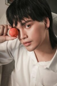 Ảnh Nguyễn Trần Trung Quân ngầu ánh nhìn đầy cá tính