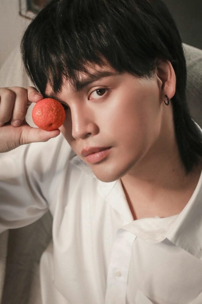 Ảnh Nguyễn Trần Trung Quân ngầu ánh nhìn đầy cá tính