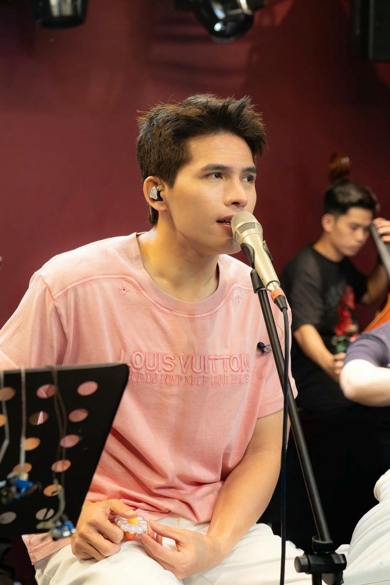 Ảnh Quốc Thiên đẹp trai với ánh sáng tự nhiên hài hòa