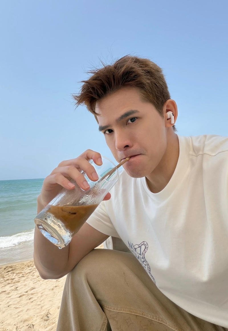 Ảnh Quốc Thiên đời thường với phong cách giản dị