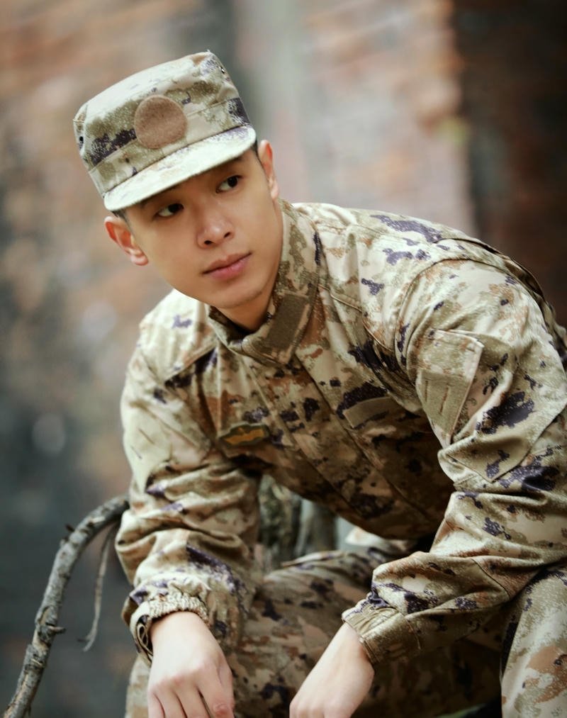 Ảnh bộ đội đẹp trai góc chụp tự nhiên ngoài trời
