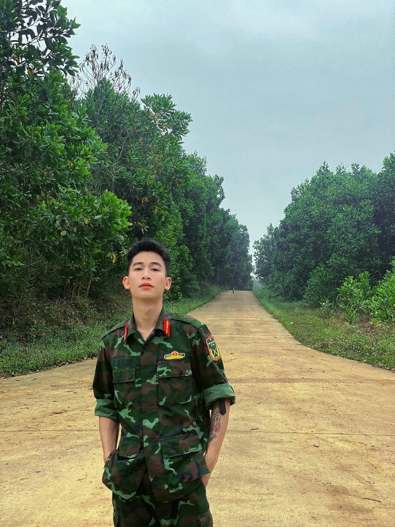 Ảnh bộ đội đẹp trai phong cách đời thường giản dị
