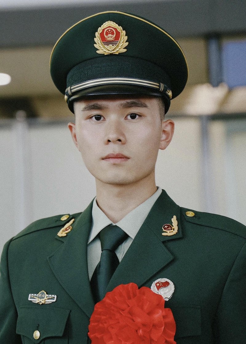 Ảnh bộ đội đẹp trai phong cách lạnh lùng cá tính