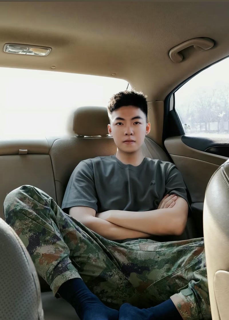 Ảnh bộ đội đẹp trai phong cách trẻ trung năng động