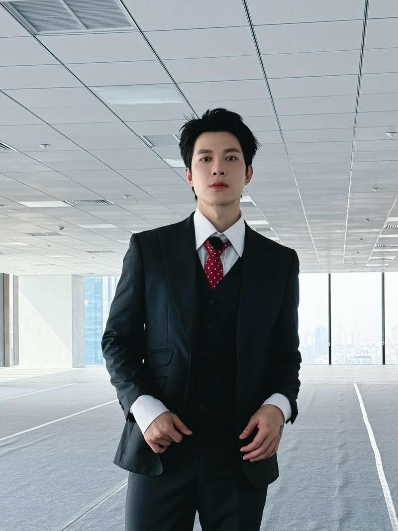 Ảnh cận cảnh Anh Tú Atus ánh sáng tự nhiên