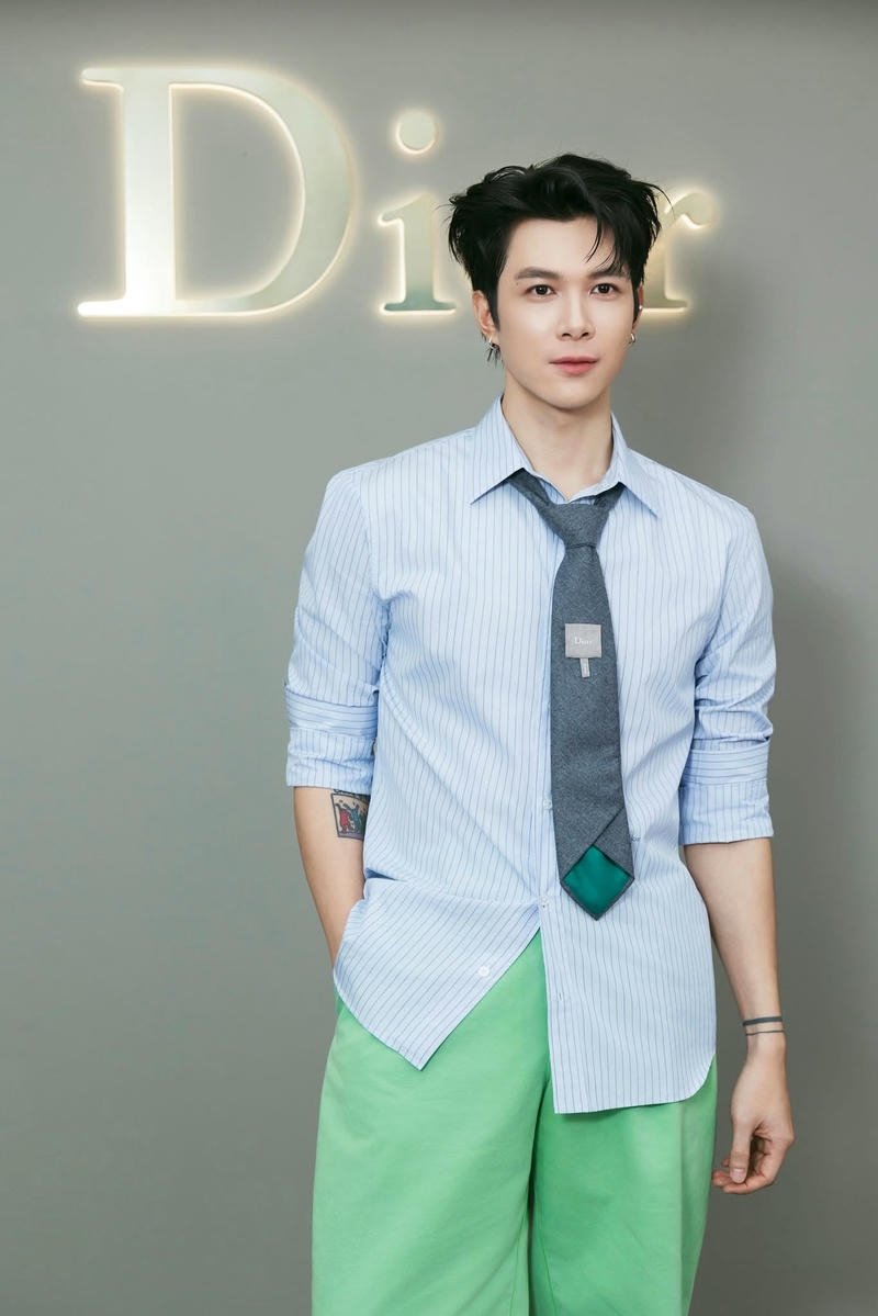 Ảnh chân dung Anh Tú Atus phong cách hiện đại