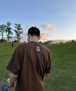 Ảnh con trai quay lưng thumbnail