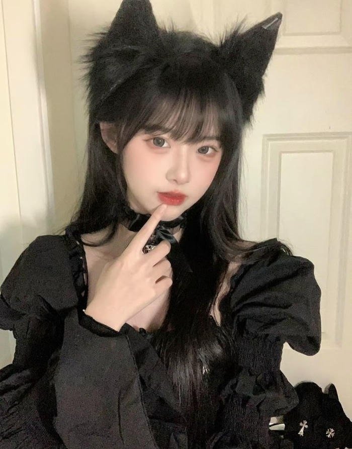 Ảnh cosplay mèo với phong cách anime dễ thương