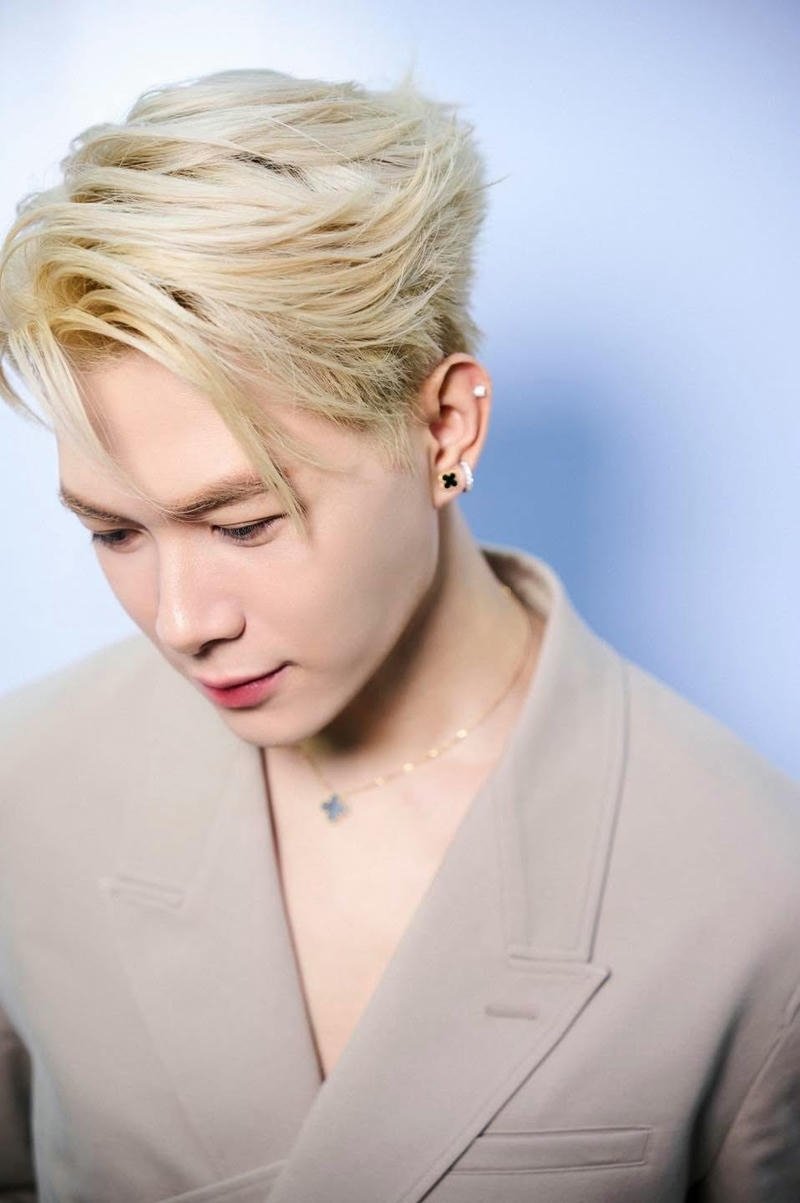 Ảnh đời thường Anh Tú Atus ánh sáng tự nhiên đẹp