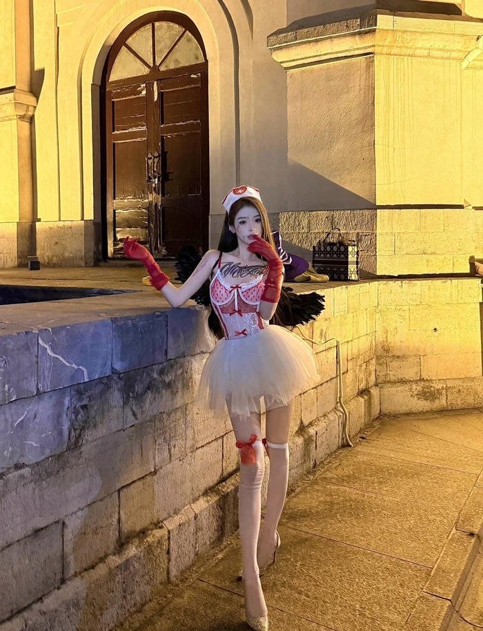 Ảnh gái cosplay y tá với tạo hình đáng yêu