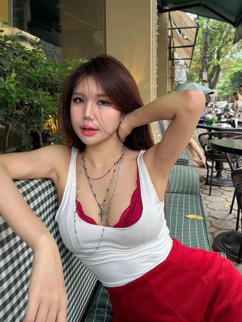 Ảnh gái xinh khoe cặp ngực căng tròn mê ly