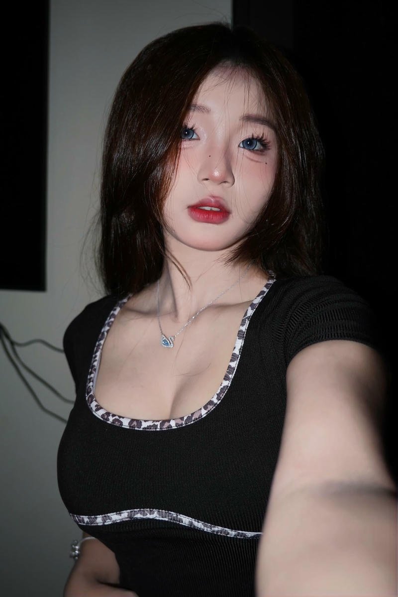 Ảnh gái xinh vú khoe vú to khoe bộ ngực khủng