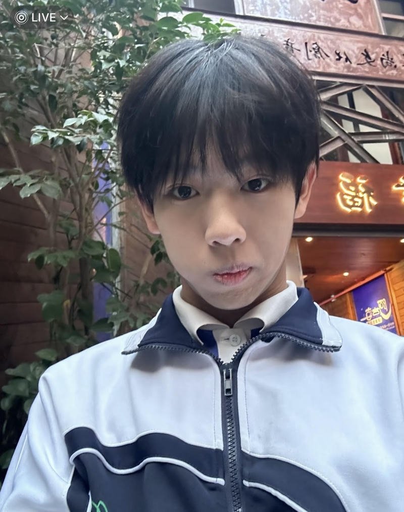 Ảnh học sinh nam đang yêu nhất