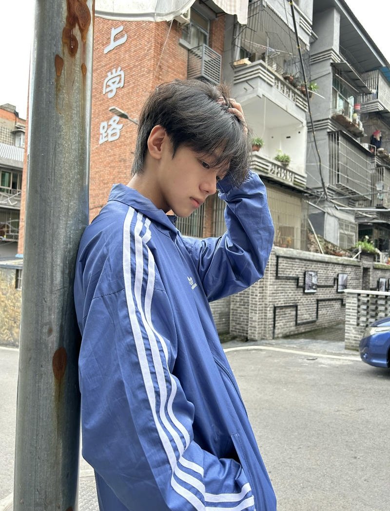 Ảnh học sinh nam điển trai góc nghiêng đẹp