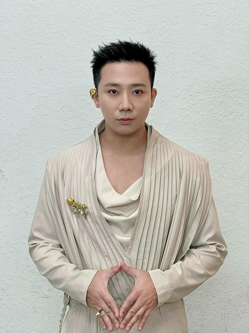 Ánh mắt cuốn hút nổi bật Trấn Thành đẹp trai