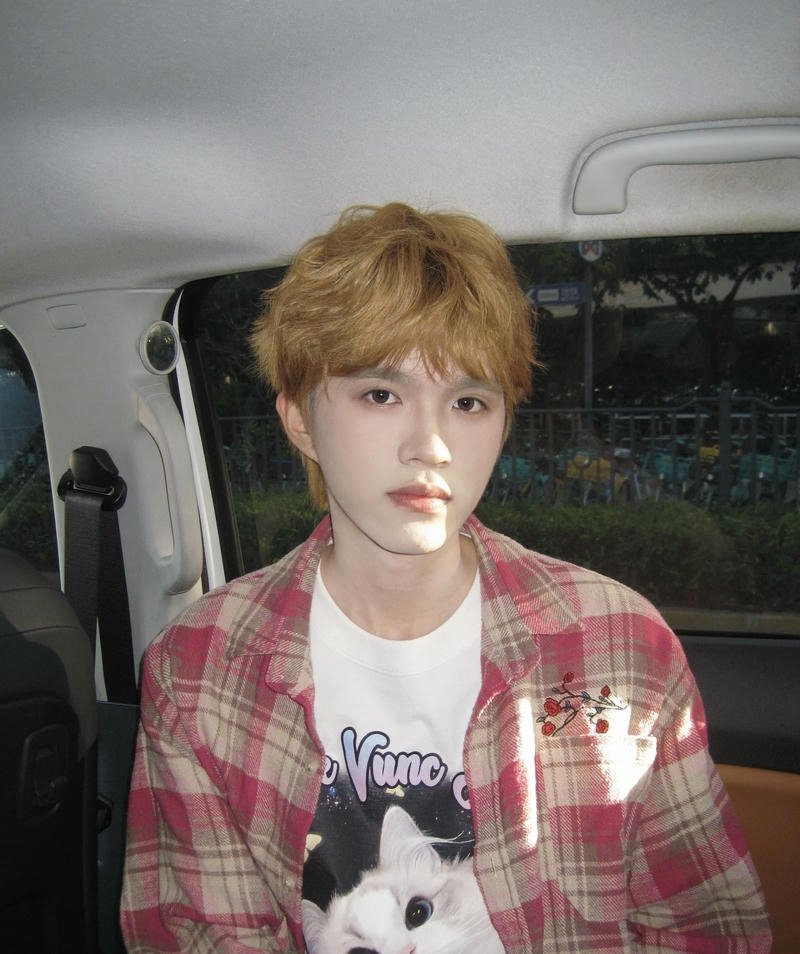 Ánh mắt trong trẻo chuẩn ảnh trai đẹp cute