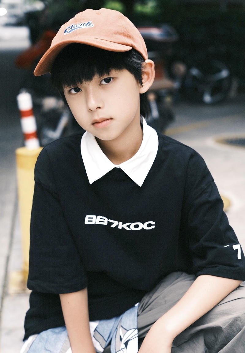 Ánh mắt trong trẻo của chàng trai ảnh trai đẹp 2k12