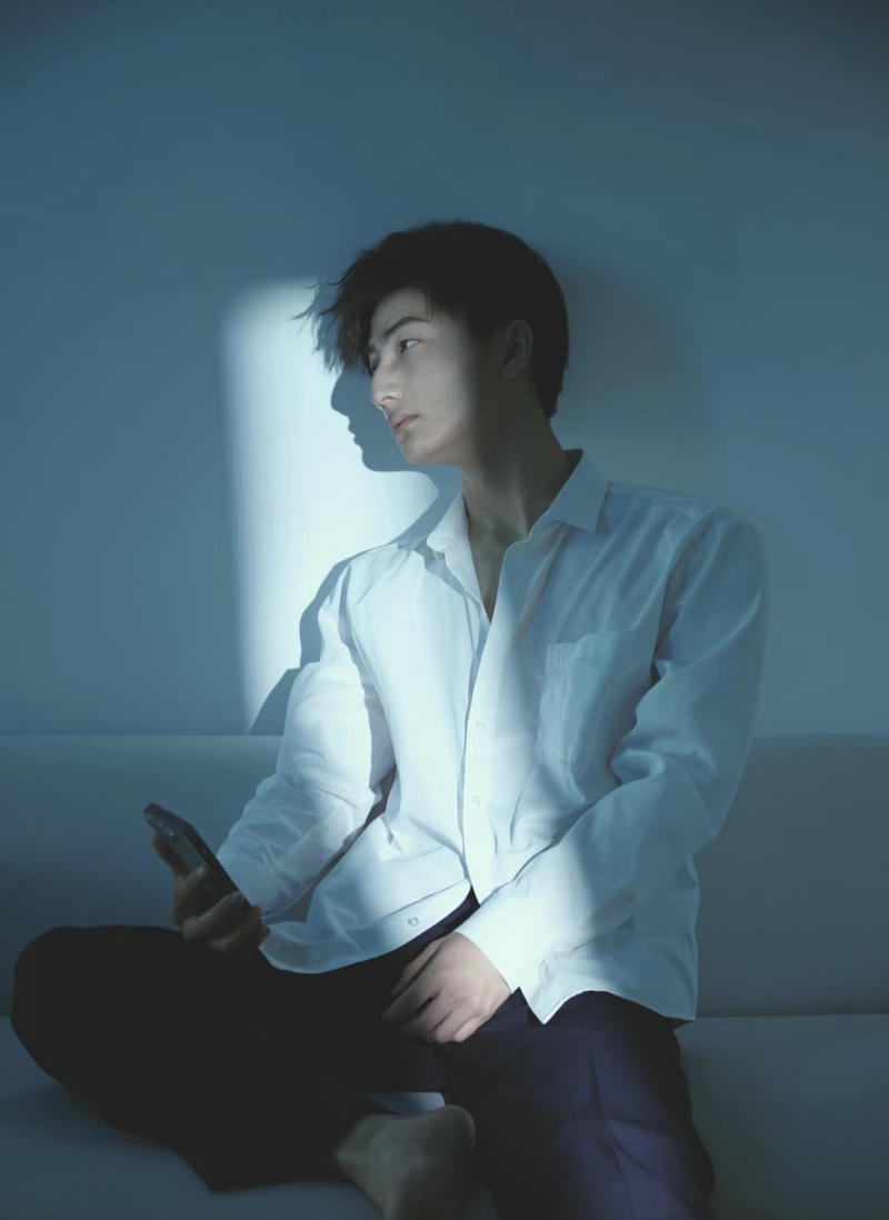 Ánh mắt xa xăm của cảm giác ảnh sad boy lạnh lùng