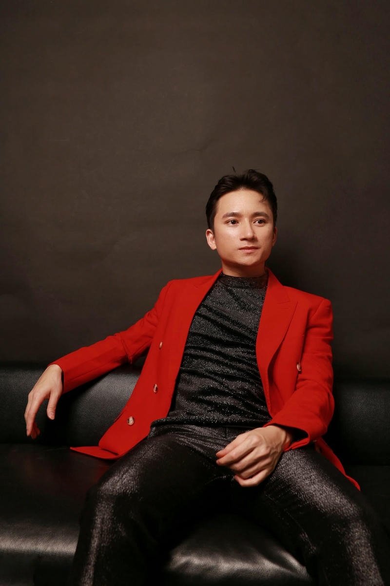 Ảnh nền Phan Mạnh Quỳnh phong cách tinh tế hiện đại