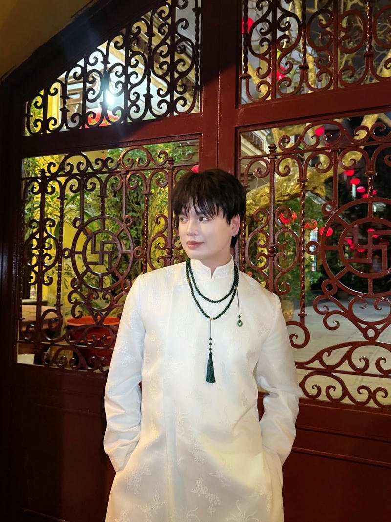 Ảnh nghệ sĩ thần thái cuốn hút hình nền Nguyễn Trần Trung Quân