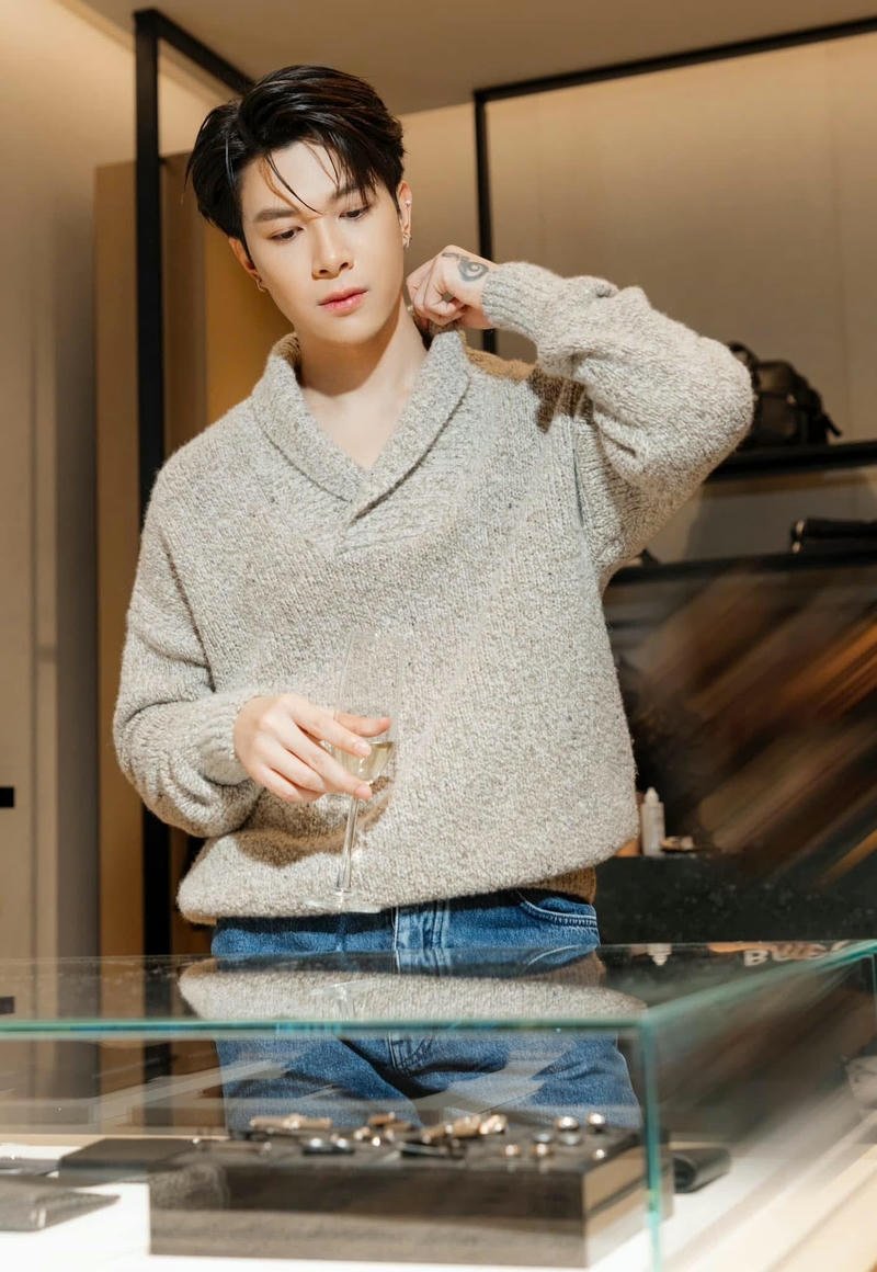 Ảnh nghệ thuật Anh Tú Atus bố cục tối giản