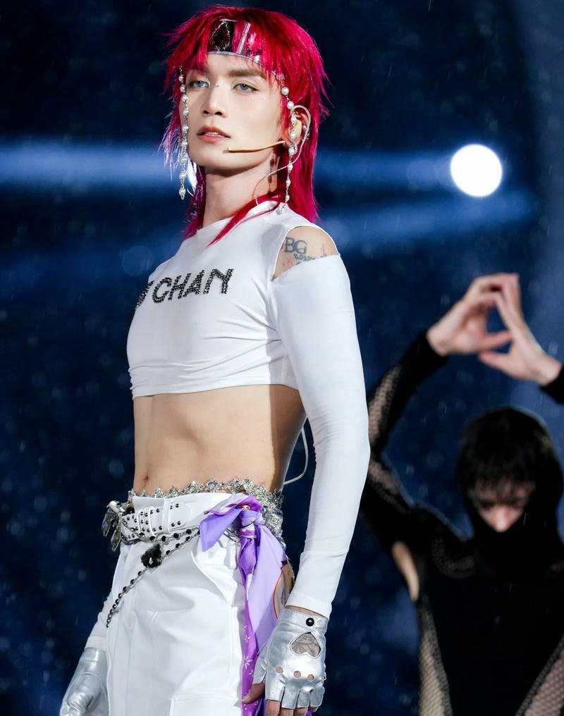 Ánh nhìn sắc sảo trong ảnh BB Trần ngầu