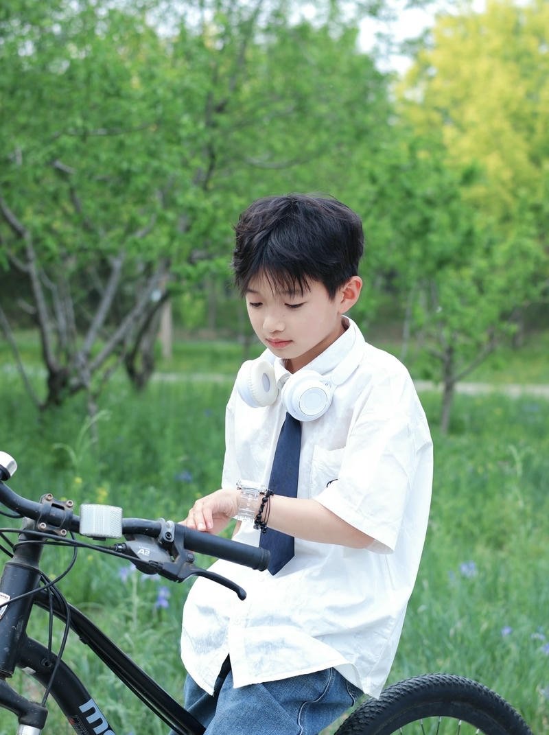 Ánh nhìn thân thiện của nam sinh trẻ trong ảnh trai đẹp 2k12