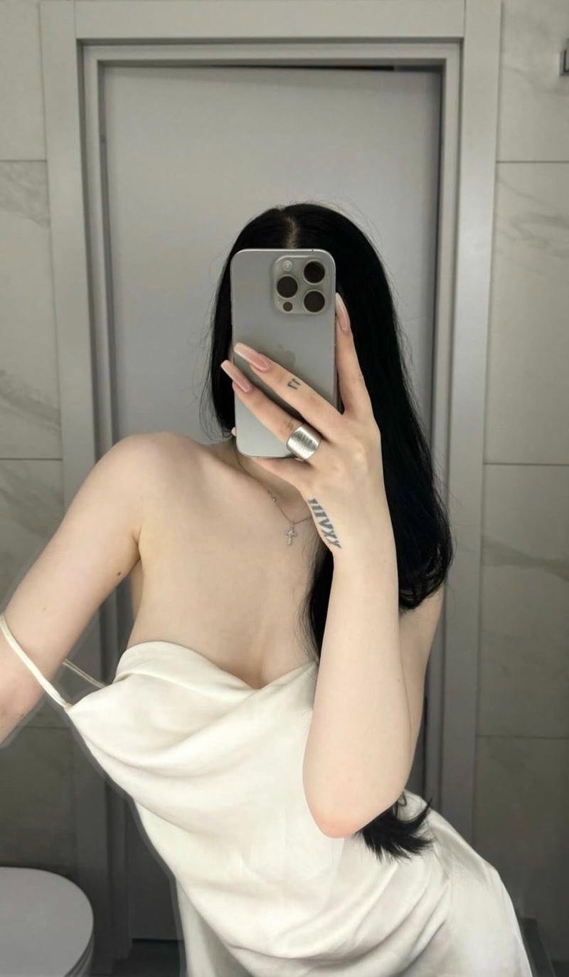 Ánh nhìn tự nhiên trong khoảnh khắc selfie đời thường