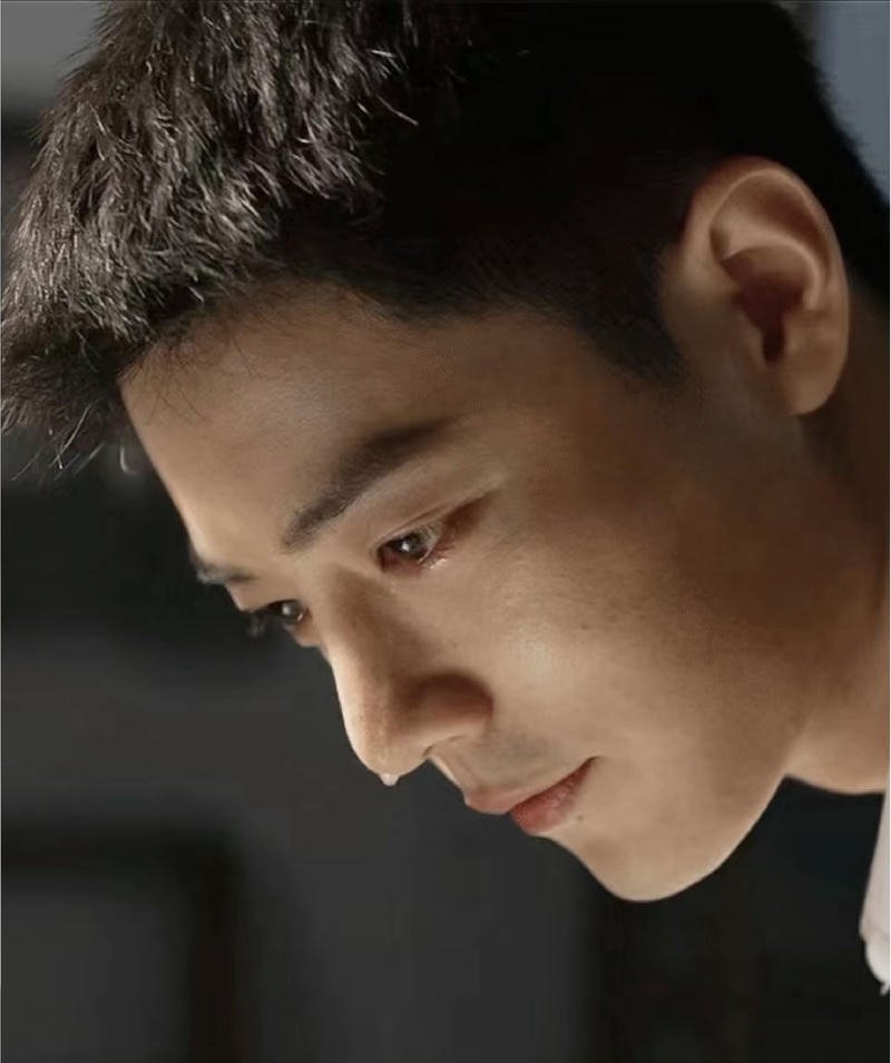 Ảnh sad boy lạnh lùng anime mắt sắc hoodie tối