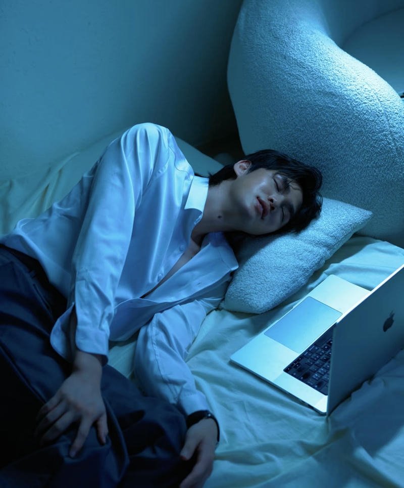 Ảnh sad boy lạnh lùng buồn gục ngã