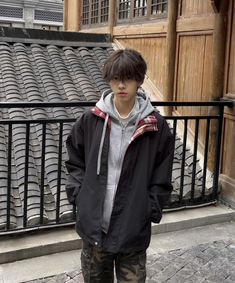 Ảnh trai Trung Quốc trên ban công