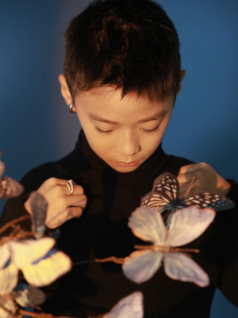 Ảnh trai đẹp 10 tuổi gương mặt trẻ nét tự nhiên