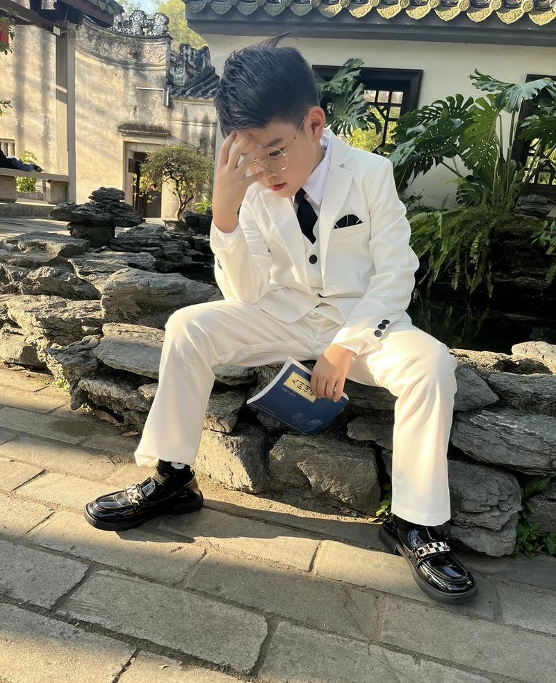 Ảnh trai đẹp 10 tuổi khuôn mặt tròn nét đáng yêu