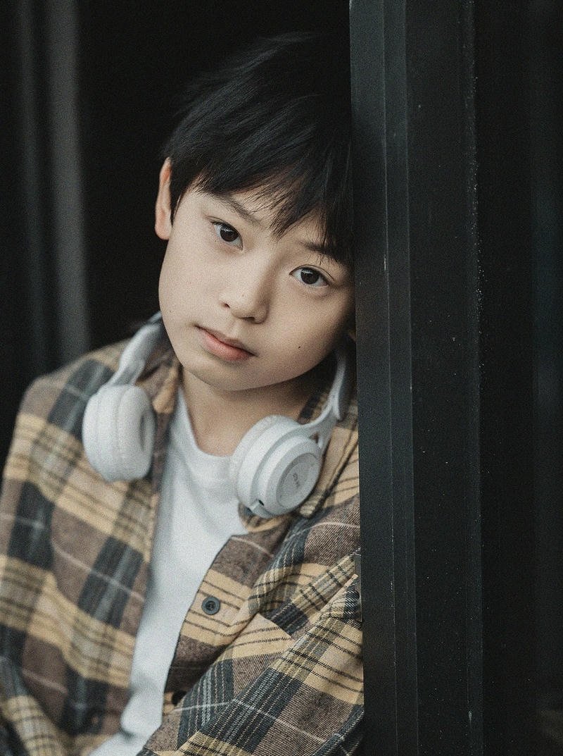 Ảnh trai đẹp 13 tuổi nam sinh nhìn xa