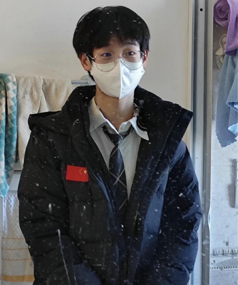 Ảnh trai đẹp 14 tuổi ánh mắt trong gương mặt trẻ