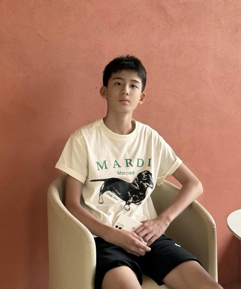 Ảnh trai đẹp 14 tuổi khuôn mặt sáng nét trẻ trung