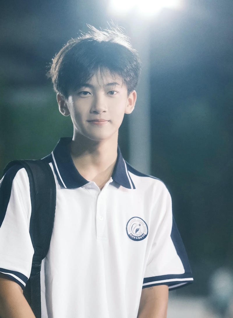 Ảnh trai đẹp 2k11 phong cách học sinh trẻ trung với nụ cười dễ thương