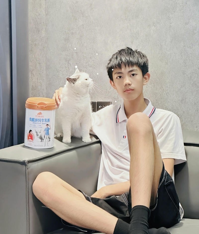 Ảnh trai đẹp 2k11 với thần thái nhẹ nhàng và ánh mắt cuốn hút