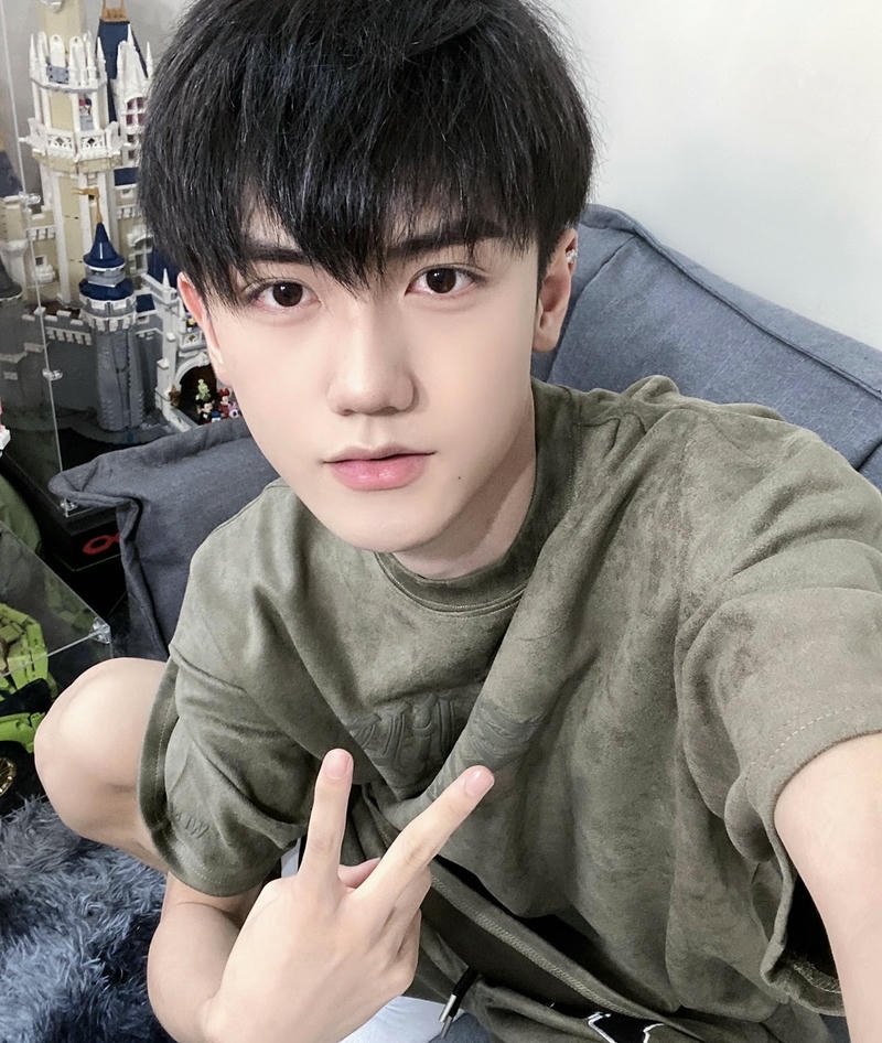 Ảnh trai đẹp 2k11 với vẻ ngoài nổi bật và thần thái trẻ trung