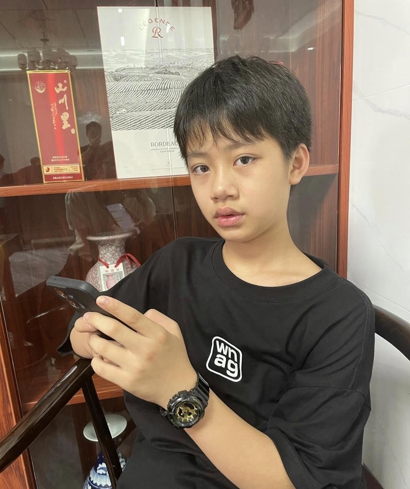 Ảnh trai đẹp 2k12 với góc chụp cận mặt làm nổi bật vẻ điển trai