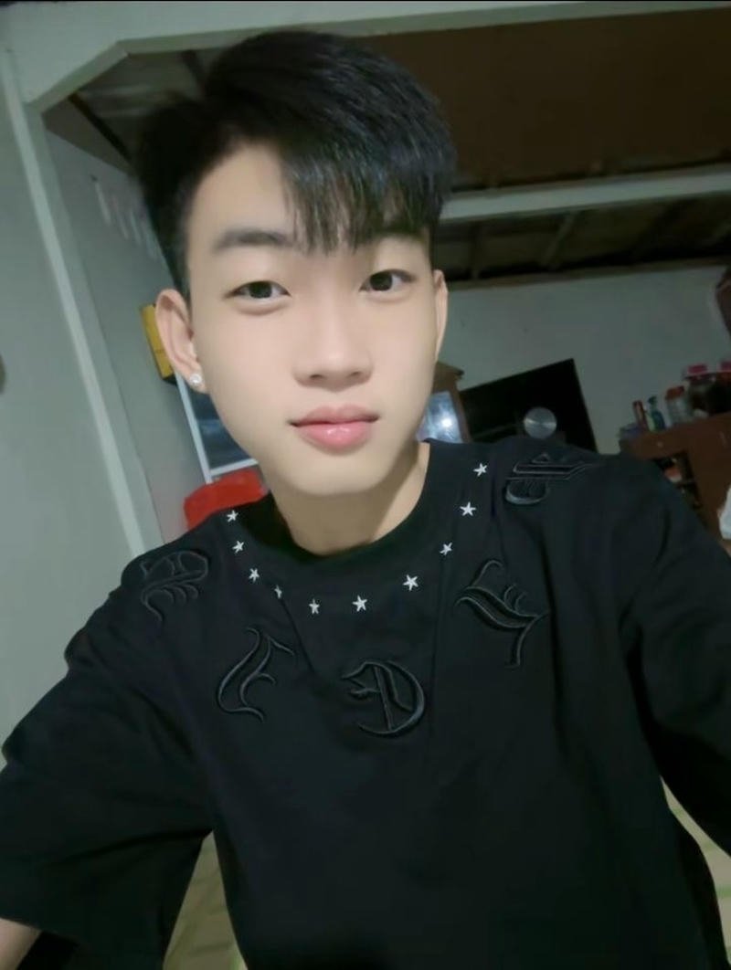 Ảnh trai đẹp 2k12 với gương mặt sáng của chàng trai