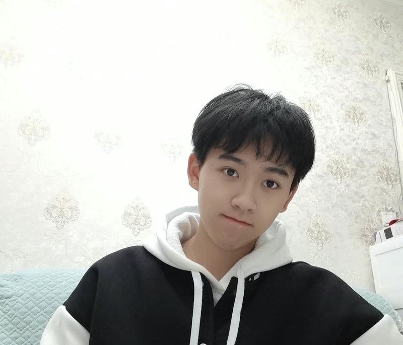 Ảnh trai đẹp 2k7 phong cách năng động của chàng trai điển trai