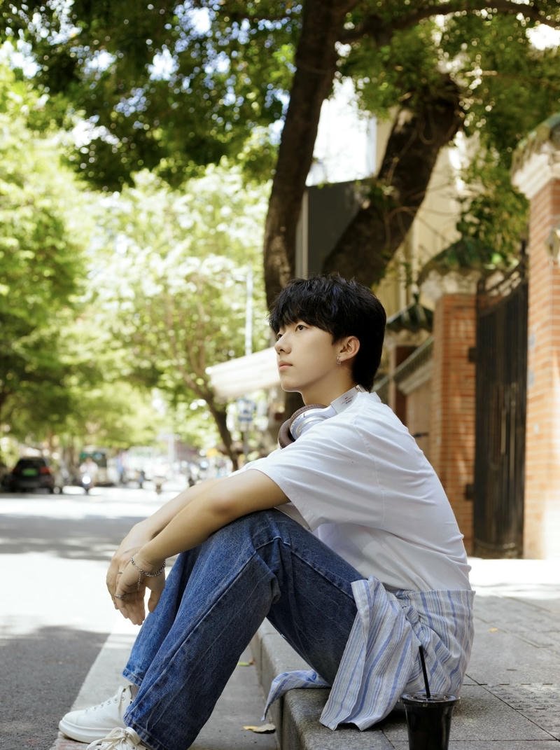 Ảnh trai đẹp 2k7 thần thái nổi bật của nam sinh